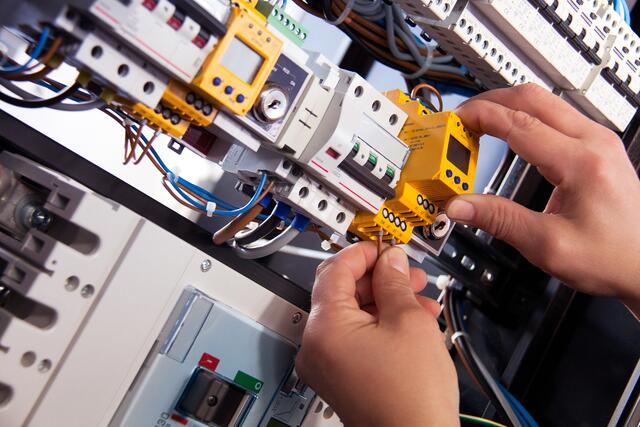 Das Aufgabengebiet eines Elektroinstallateurs/Elektrotechnikers ist sehr spannend und abwechslungsreich. | Foto: Symbolbild Pixabay/image4you