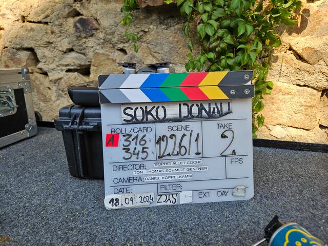 Drehbeginn! Die Klappe für eine neue Folge der Serie 'SOKO Donau' fällt in Retz.