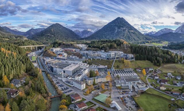 Die Plansee Group (hier ein Bild vom Werk in Breitenwang) zählt zu den führenden Leitbetrieben und beliebtesten Arbeitgebern des Landes. | Foto: Rolf Marke