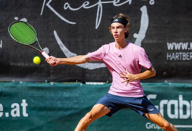 Der immer voll fokussierte Alex Huszar ist auf dem Weg zu einer Tennis-Karriere | Foto: zVg