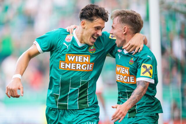 Isak Jansson mit Dennis Kaygin beim 3:2-Sieg gegen Salzburg Anfang September. | Foto: GEORG HOCHMUTH / APA / picturedesk.com 