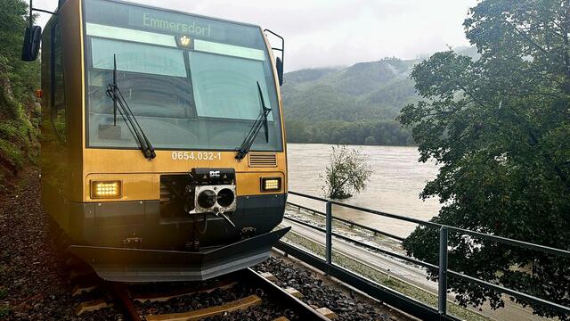 Dank der hochwassersicheren Trassierung übernahm die Wachaubahn den Ersatzverkehr für Pendler und Einsatzkräfte während der Hochwasserlage. | Foto: NÖVOG