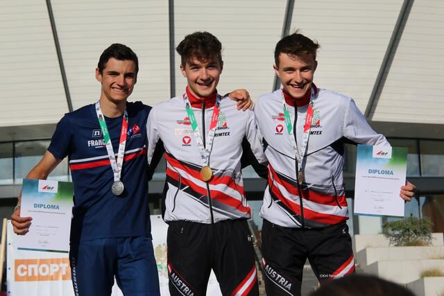 Gold und Bronze für Österreich über die Langdistanz: Augustin Leclere (Frankreich), Hannes Hnilica und Lukas Wieser | Foto: Stoyanka Kirilova