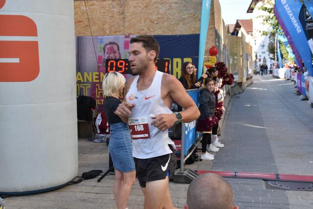 Michael Hechenblaikner (M30) war der erste Finisher: Sieger über die 5 km vor Wolfgang Egger vom SKITRI Zirl.