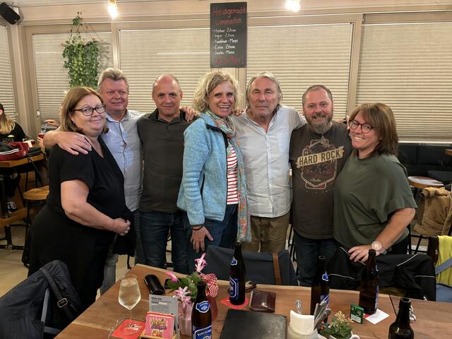 Maria und Fredi Bierbaumer, Karl Knipfer, Claudia und Hari Schörner, Michael Waidhofer und Daniela Frühwirt. Hari feierte - eigentlich unglaublich, weil er die ewige Jugend gepachtet zu haben scheint - seinen 65. Geburtstag. | Foto: Sascha Trimmel