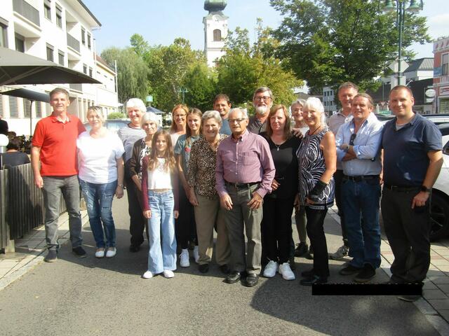 Die große Leiner-Familie am Jennersdorfer Hauptplatz.