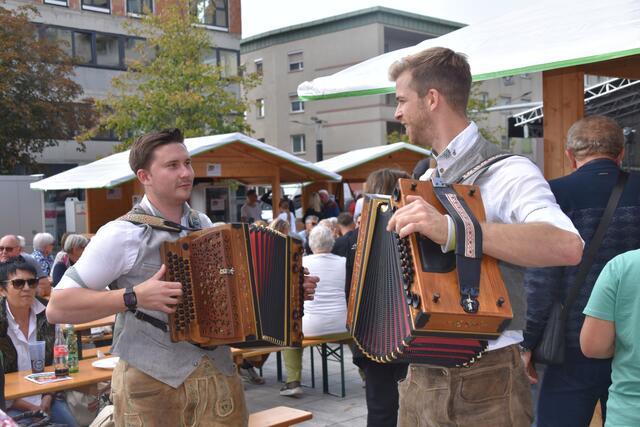 "ZamQuetscht" spielte am Nachmittag zünftig auf. | Foto: Michael Strini