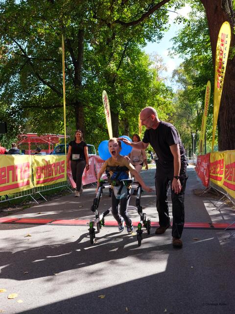 So sieht Siegesfreude auf der Ziellinie aus. | Foto: Mario Sudy