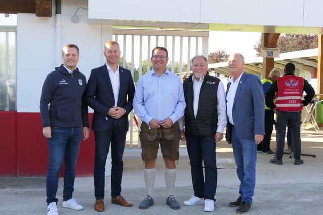 Bernhard Reikersdorfer, Harald Vettner, Udo Baumgartner, Ing. Rudi Brunner, Bgm Christian Haberhauer, Landtagsabgeordneter Alexander Schnabel, Stadtrat Gerhard Irxenmayer, Stadtrat Bernhard Wagner, Vize-Bürgermeister Mag. Gerhard Riegler (v.l.) | Foto: SKU