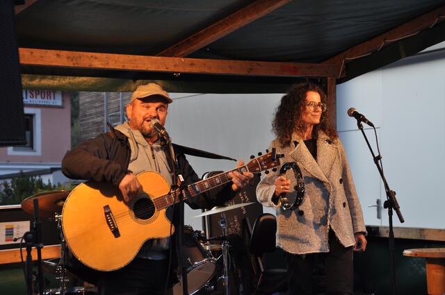 Die Band Bluatschink leitete den musikalischen Teil der Veranstaltung ein. | Foto: Dorn