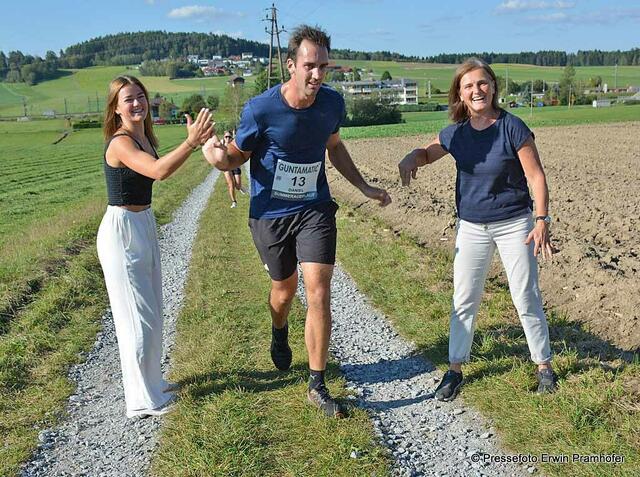 Da darf auch auf der Strecke abgeklatscht werden.