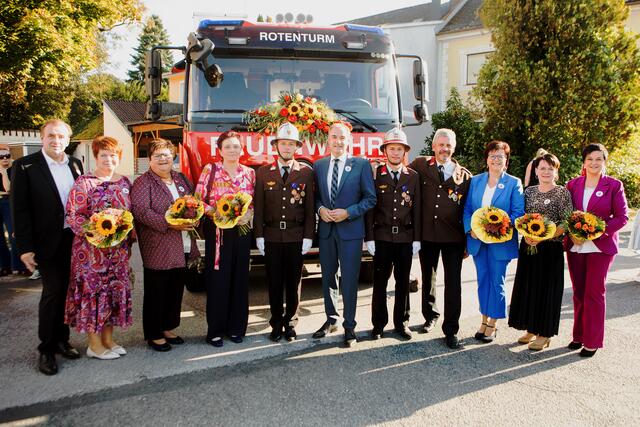 Die sechs Patinnen mit Nationalrat Christian Drobits, Landesrat Leonhard Schneemann und Bürgermeister Manfred Wagner | Foto: Landesmedienservice