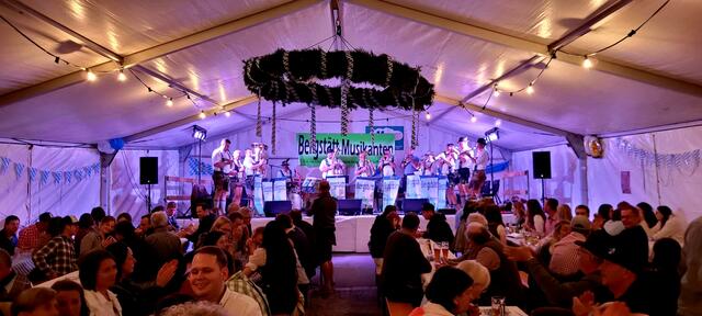 Die "Bergstätt Musikanten" aus dem Oberallgäu sorgten mit böhmischer Blasmusik für Oktoberfeststimmung. | Foto: Musikkapelle Kauns