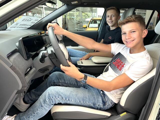 Bei der Autoschau von SEAT Harb sowie vom Autozentrum Harb kamen auch junge Autofans auf ihre Kosten | Foto: MeinBezirk