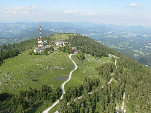 Die 71-Wanderin stürzte am Sonntagvormittag beim Abstieg vom Schöckl ab und zog sich schwere Verletzungen am Fuß zu. | Foto: Schöckl Seilbahn