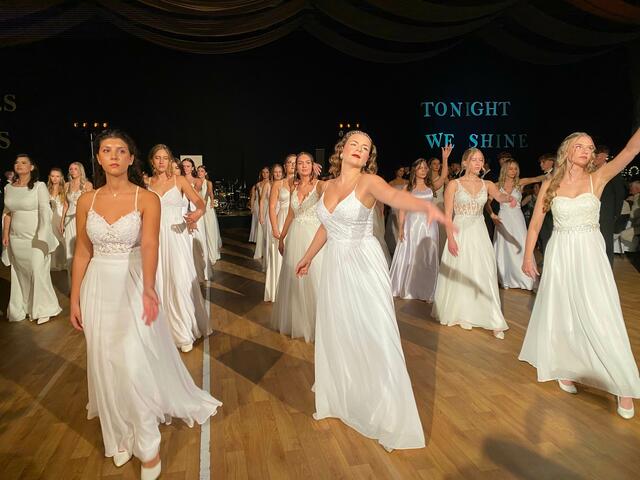 Eine schwungvolle Polonaise eröffnete den Ball