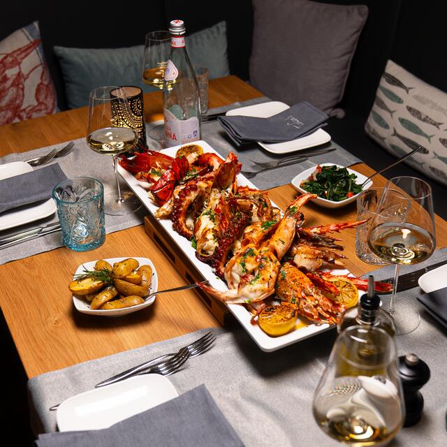 Bei den Gästen beliebt ist die Fischplatte. | Foto: Takan´s Fischrestaurant