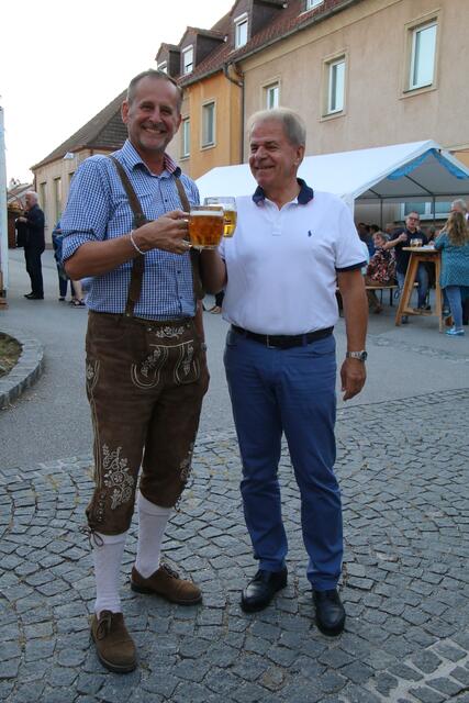 v. r. Bgm. Harald Neumayer und Vizebgm. Martin Horak 
