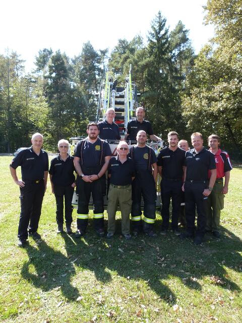Die Feuerwehrler und Feuerwehrlerinnen der Feuerwehr Salmannsdorf freuten sich über die gut besuchte Festlichkeit!