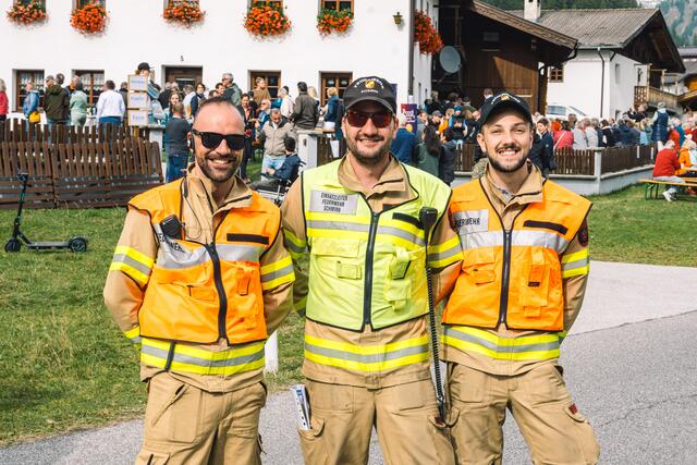 Zusammengeholfen: Die Feuerwehr kümmerte sich um den Verkehr. | Foto: Pernsteiner