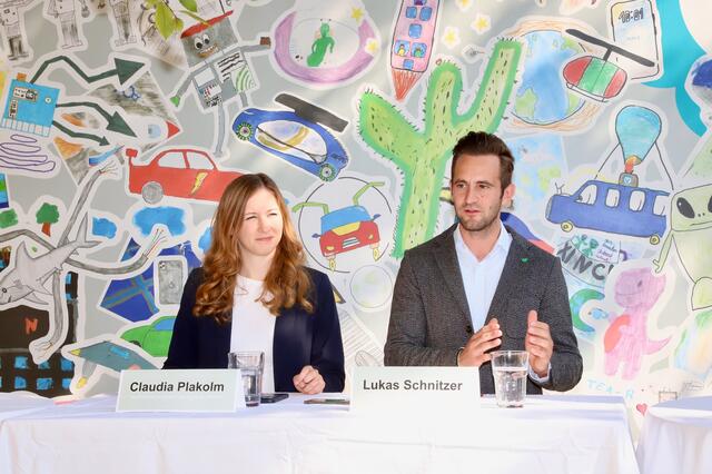 Freude bei Staatssekretärin Claudia Plakolm und LAbg. Lukas Schnitzer. | Foto: Alfred Mayer
