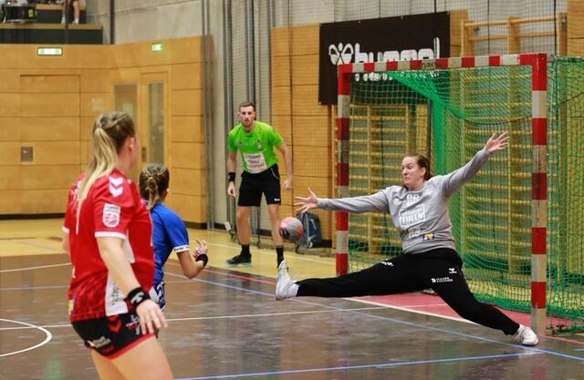 Adriana Medvedova im Tor. | Foto: Patrick Grandegger