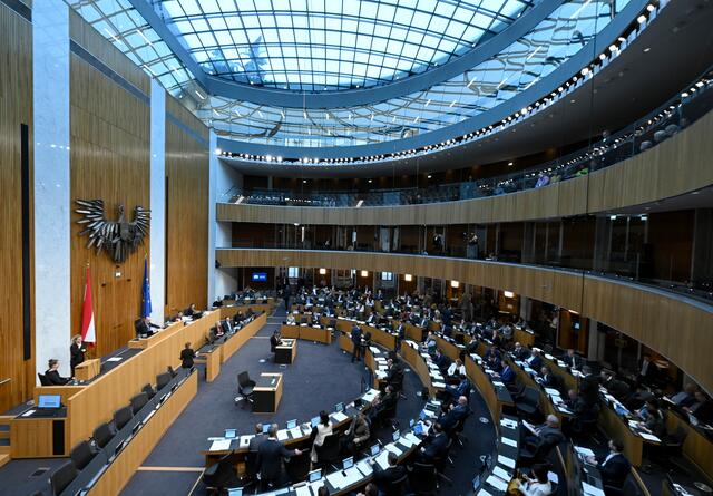 Am Sonntag, 29. September, ist es soweit: Der österreichische Nationalrat wird neu gewählt. | Foto: ROLAND SCHLAGER / APA / picturedesk.com