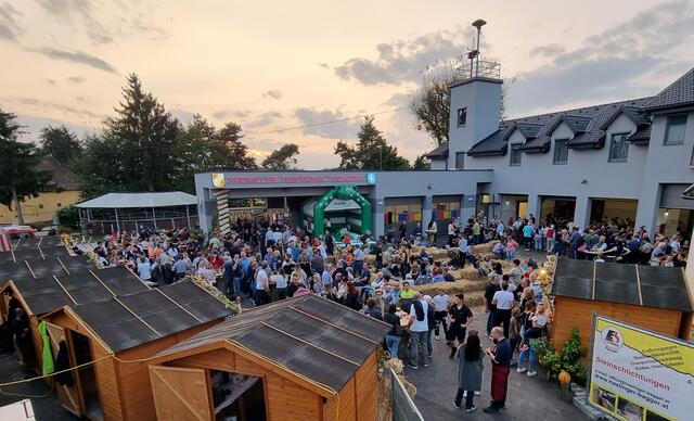 Ein gemütliches Stroh-und Hüttendorf wartet beim „Herbstln“. | Foto: FF