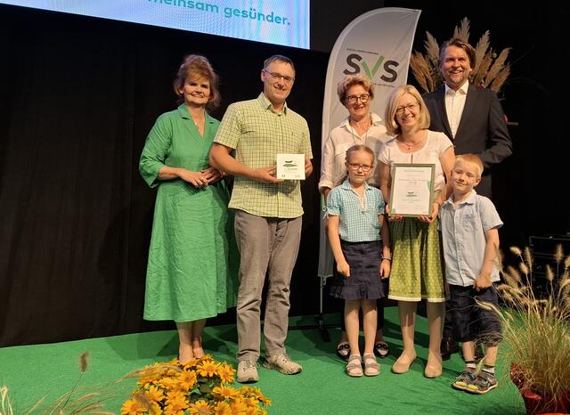 SVS-Landesstellenvorsitzende-Stellvertreterin Karin Göweil, , Familie Striegl, SVS-Landesstellenvorsitzende  Christine Katzlberger-Laimer und SVS-Obmann Peter Lehner (v.li.).
 | Foto: SVS