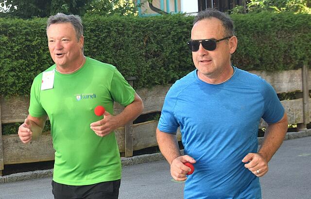 Beim Lauf mit dabei: Kundls Bürgermeister Anton Hoflacher (li.). | Foto: Schwaighofer
