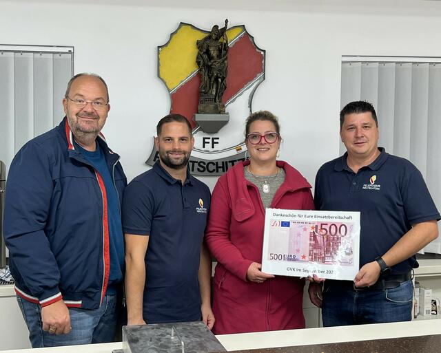 Die Kameradschaftskassen der beiden Freiwilligen Feuerwehren Peratschitzen und Kühnsdorf wurden mit jeweils 500 Euro aufgewertet. | Foto: Privat
