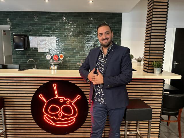 Daniel Ilic ist der Inhaber von Voodoo Burger. | Foto: Marlene Graupner/MeinBezirk