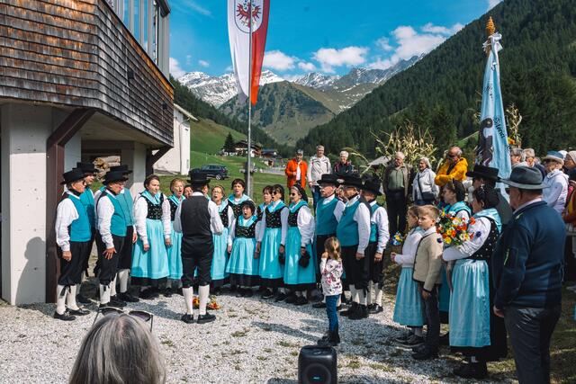 Auch Chöre mit weiterer Anreise waren vertreten. Im Bild ist zum Beispiel der "Coro La Valle" aus dem Cembratal in Trentino zu sehen. | Foto: Pernsteiner