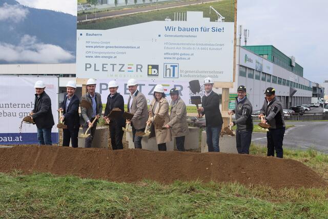 Spatenstich der neuen Hallen beim GELO Park (ehemaliges Adeg-Areal)  | Foto: MeinBezirk