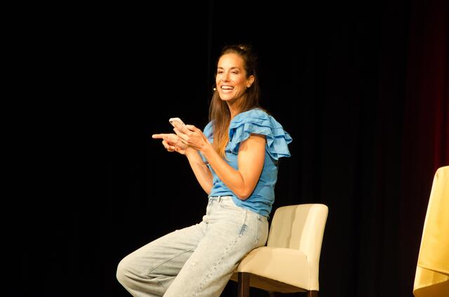 Nina Hartmann sorgte für gute Laune im Publikum in der arena365 Kirchberg | Foto: Schreibkraft Schweiger