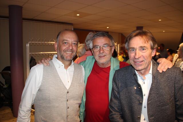 Begeistert:  Bgm Klaus Gritsch (Kematen), Pfarrer Dariusz Hrynyszyn (Mitte) und  Bgm. Pepi Giner (Unterperfuss). | Foto: Manfred Jordan