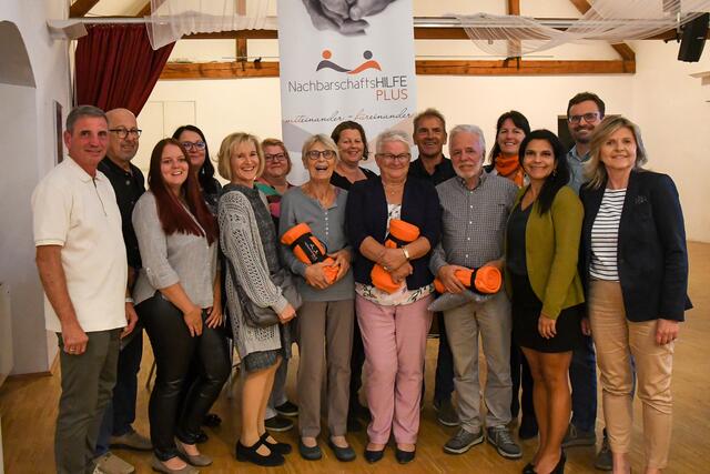 Obmann Bgm. Günther Kröpfl, EAM Franz Rabl, Corina Limberger, Bgm. Eva Schachinger, Monika Widhalm, Marina Pleßl, EAM Lisa Erlsbacher, Sandra Donninger, EAM Leopoldine Pankraz, Bgm. Gernot Hainzl, EAM Roland Handl, PL Doris Maurer, Vizebgm. Monika Reisler, EAM Reinhard Pleßl und Bgm. Silvia Riedl-Weixlbraun  | Foto: NH Plus 