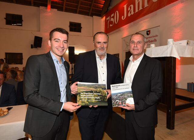 Christian Keck, Bürgermeister der Partnergemeinde Rohrbach an der Ilm, mit LH Hans Peter Doskozil und Günter Schmidt, Bürgermeister der Marktgemeinde Rohrbach bei Mattersburg. | Foto: Jennifer Flechl