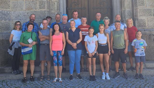 Gruppenbild vor der Stadtpfarrkirche St. Anna in Pregarten. | Foto: ÖAAB