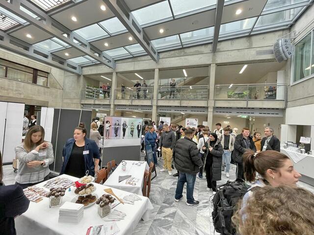 Beim Lehrstellencasting lernt man die Firmen kennen. | Foto: Tanja Handlfinger