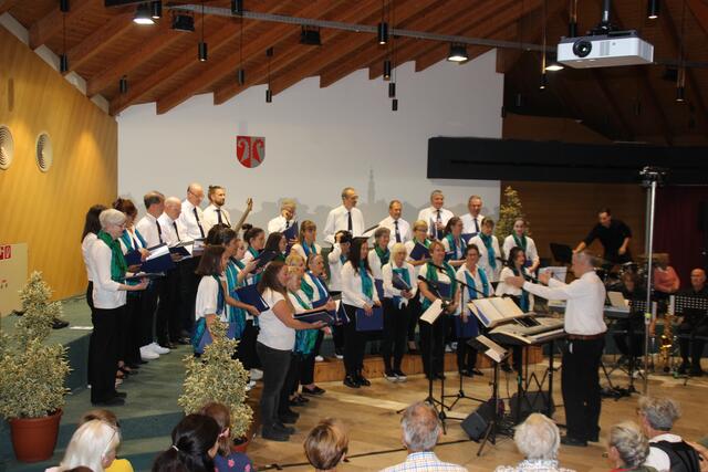 In Kematen wurde gesungen: Viele Mitwirkende sorgten beim Chorkonzert für "Magische Momente". | Foto: Manfred Jordan