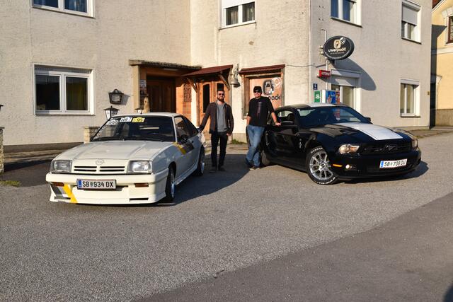 "Pferdestärken verbinden": Christoph Distelberger und Heinz Lasselsberger pflegen in Neumühl ein intensives Nachbarschaftsverhältnis. | Foto: Roland Mayr