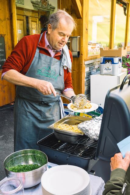 Beim Thumeserhof gab es Kasspatzln mit Tiroler Almkäse | Foto: Pernsteiner