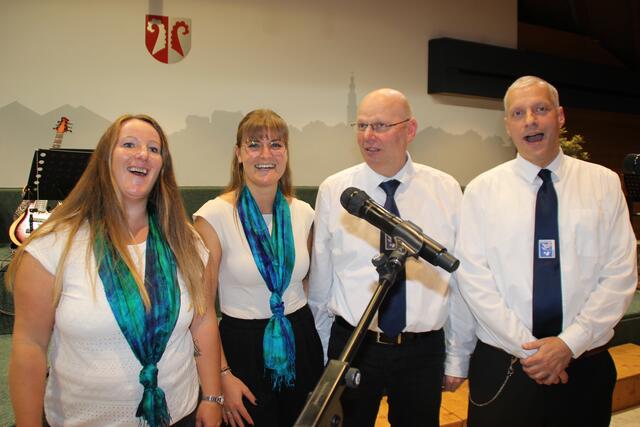 Das Vokalquartett war eine Klasse für sich: Victoria Mc Donald, Verena Schmid, Tobias Schmid und Gregor Rauschmeir (v.l.n.r.) | Foto: Manfred Jordan