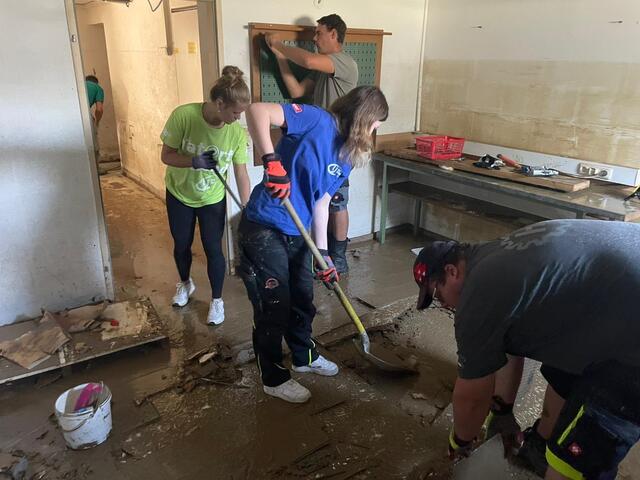 Auch die Landjugend St. Pölten packte vergangenes Wochenende mit an. | Foto: Landjugend St. Pölten