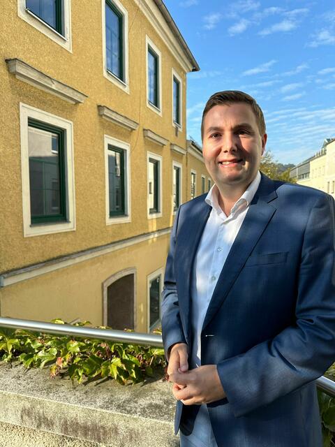 FPÖ-Stadtrat Michael Raml fordert den Schutz von historischen Altbauten in Linz. Anlass ist der geplante Abriss von zwei Häusern in der Ottensheimer Straße in Alt-Urfahr. | Foto: FPÖ Linz