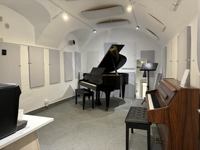 Ein Raum zum Proben im Via Piano. Hier findet auch Gesangsunterricht statt.  | Foto: Michael Marbacher/MeinBezirk