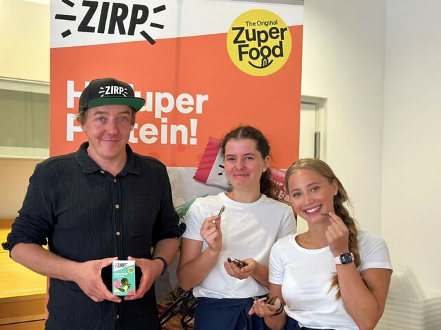 Christoph Thorman von "ZIRP Insects" präsentierte den Schülerinnen und Schülern das "Superfood".  | Foto: Pannoneum Neusiedl