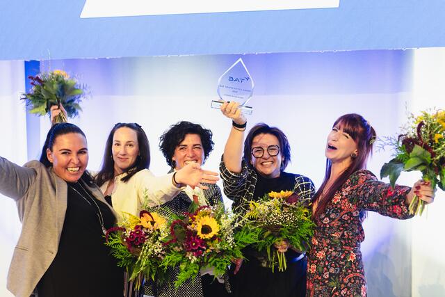 Kategorie "Publikumsliebling". Heike Jirausek, Sandra Hager, Christina Klieber, Sandra Brandmayr und ChefIn des Jahres Martina Peterschelka | Foto: Philipp Schulz-boxquadrat