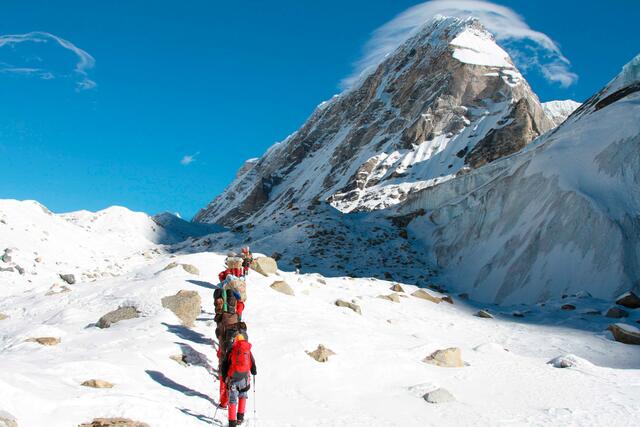 "Karls Wiederkehr" beginnt in den Alpen und führt zum Himalaya.  | Foto: Irena Walser